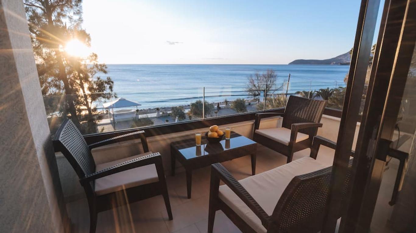 Apartments Kuce Lekovica Beach & snack bar- Bistro