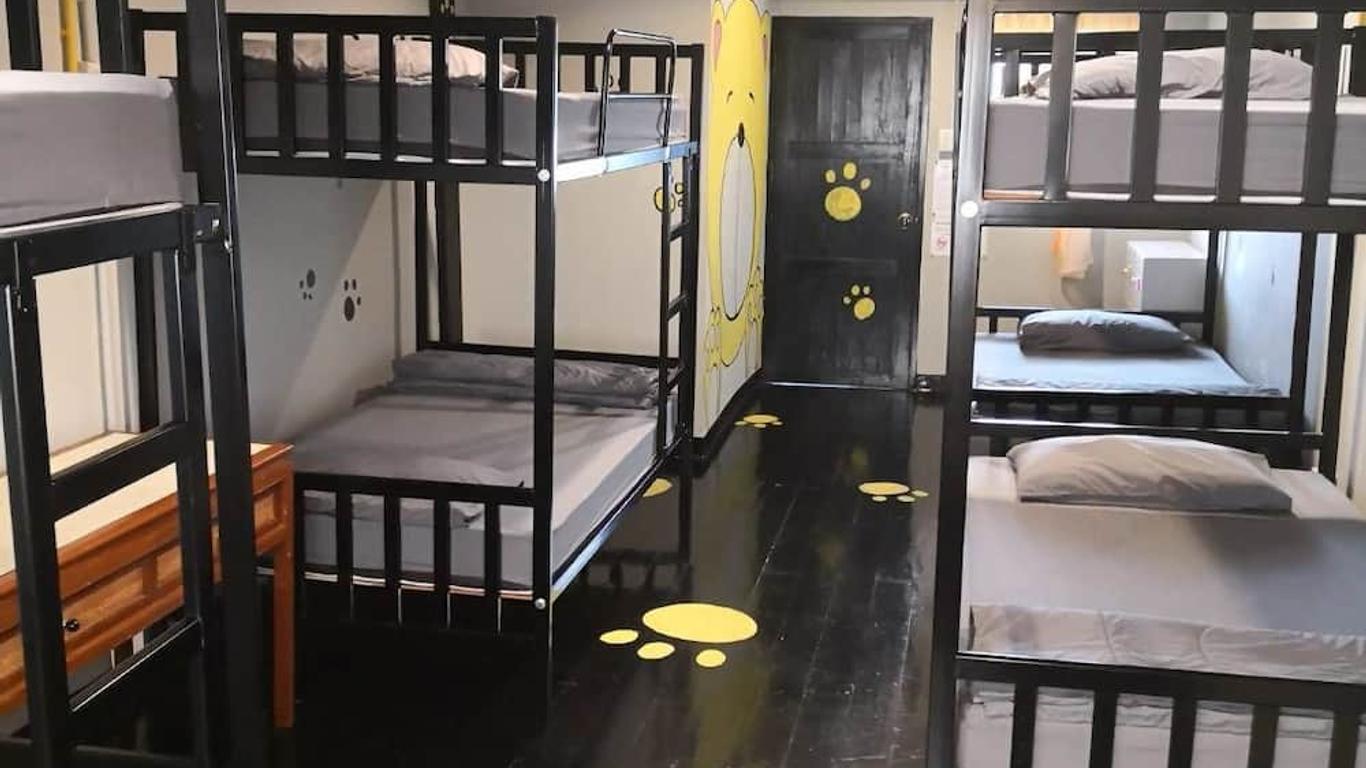Feel Like Home Dormitory - Hostel