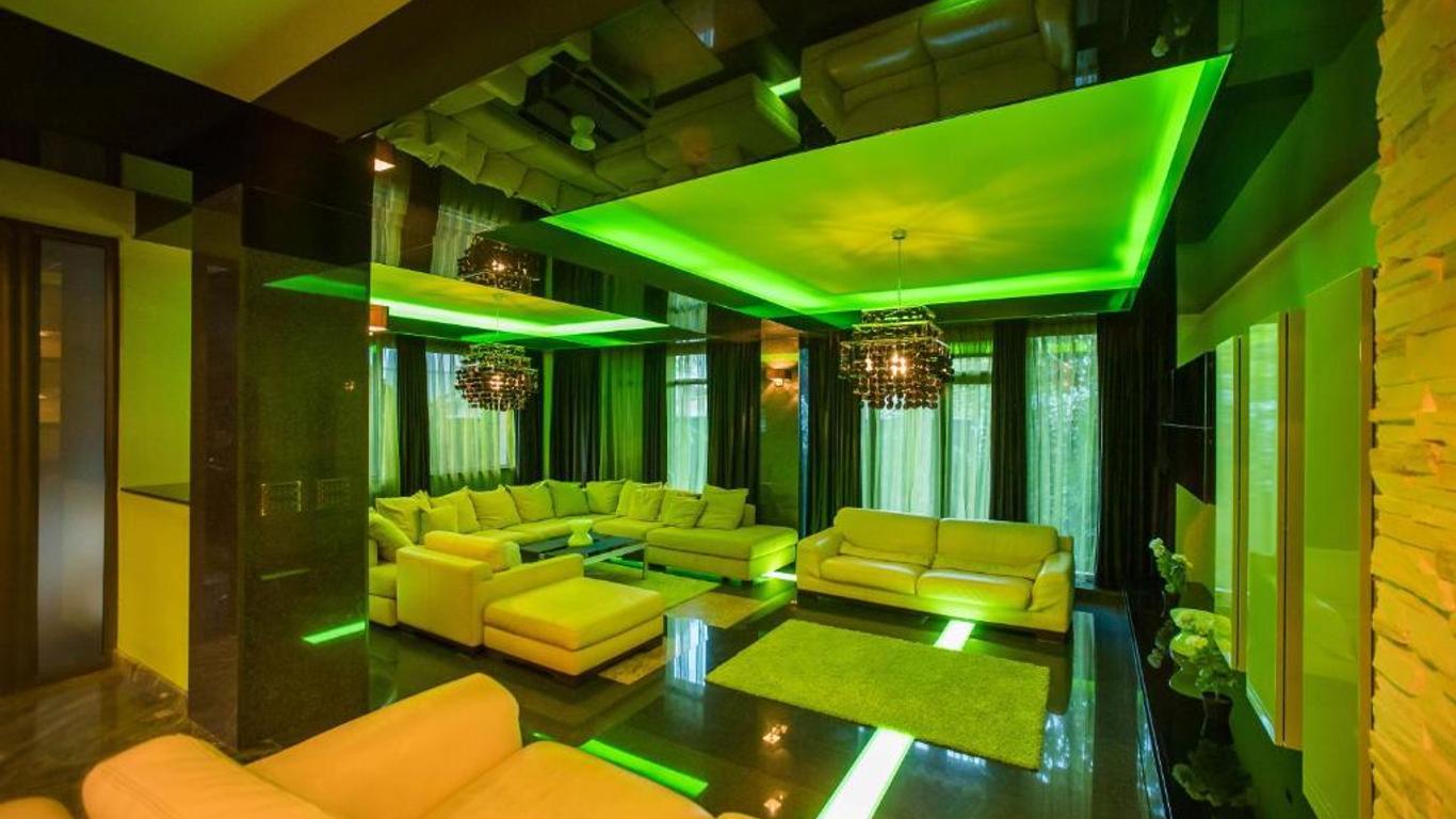Simple Bucharest Boutique