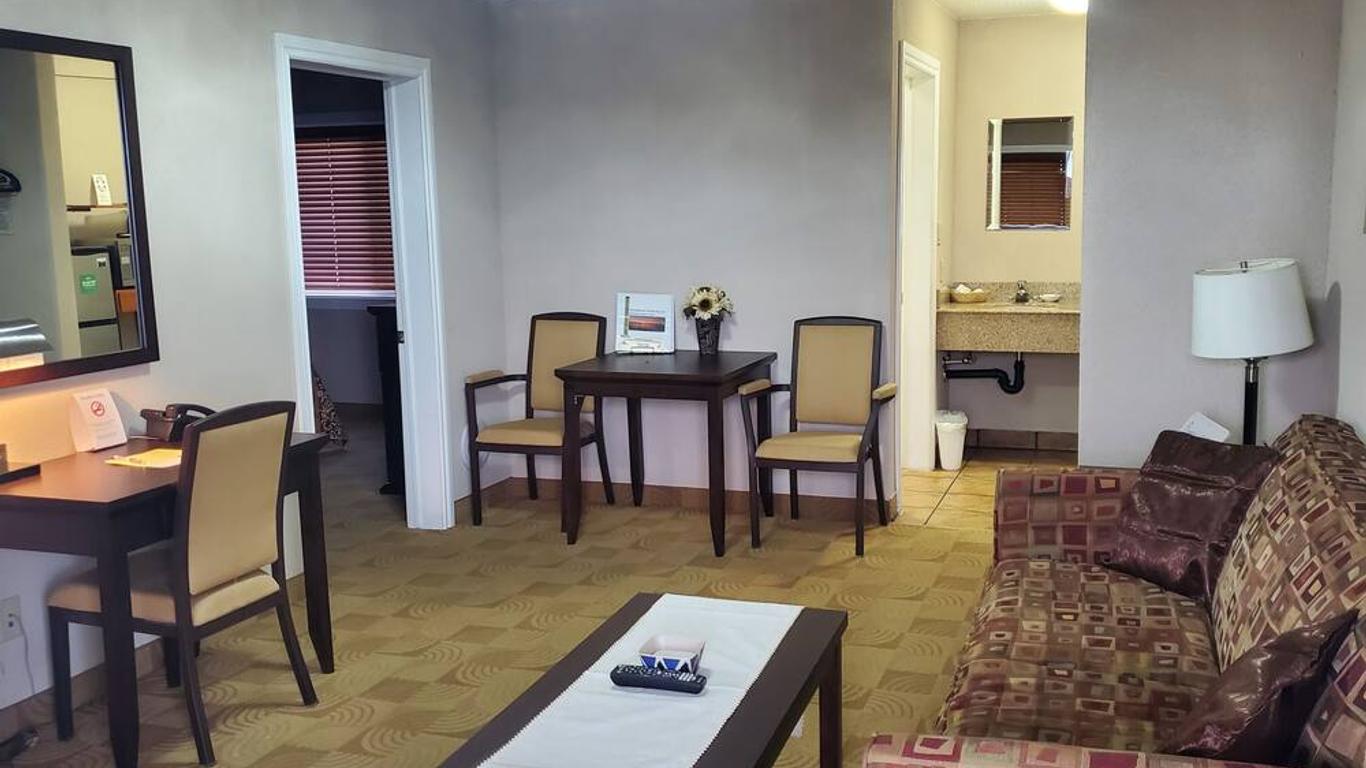 Shoreside Inn & Suites