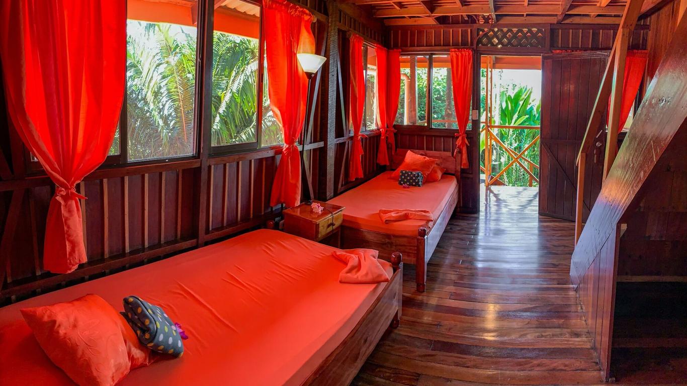 Las Caletas Lodge