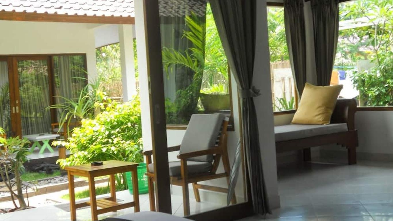 Gili Smile Bungalow