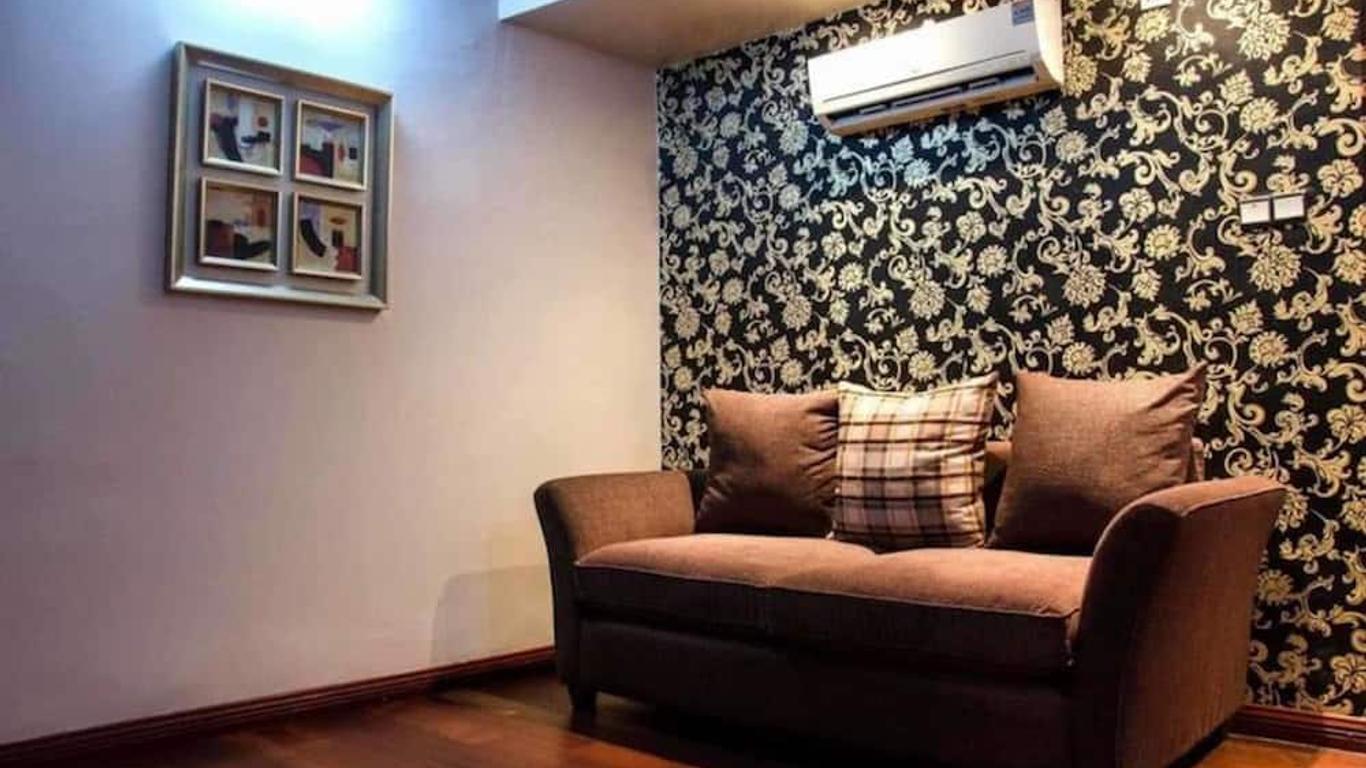 Chesterfield Hotel & Suites