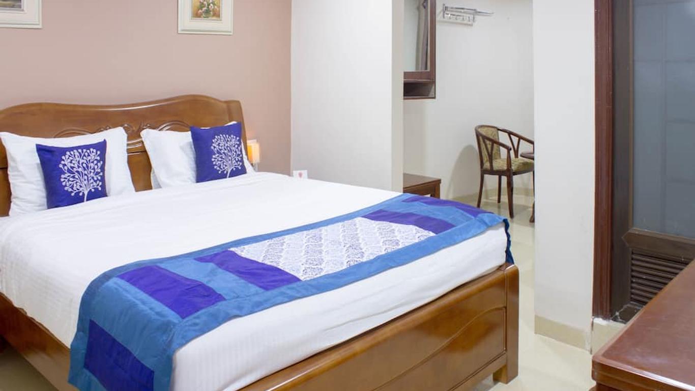 Capital O 5072 Padmini Hotel