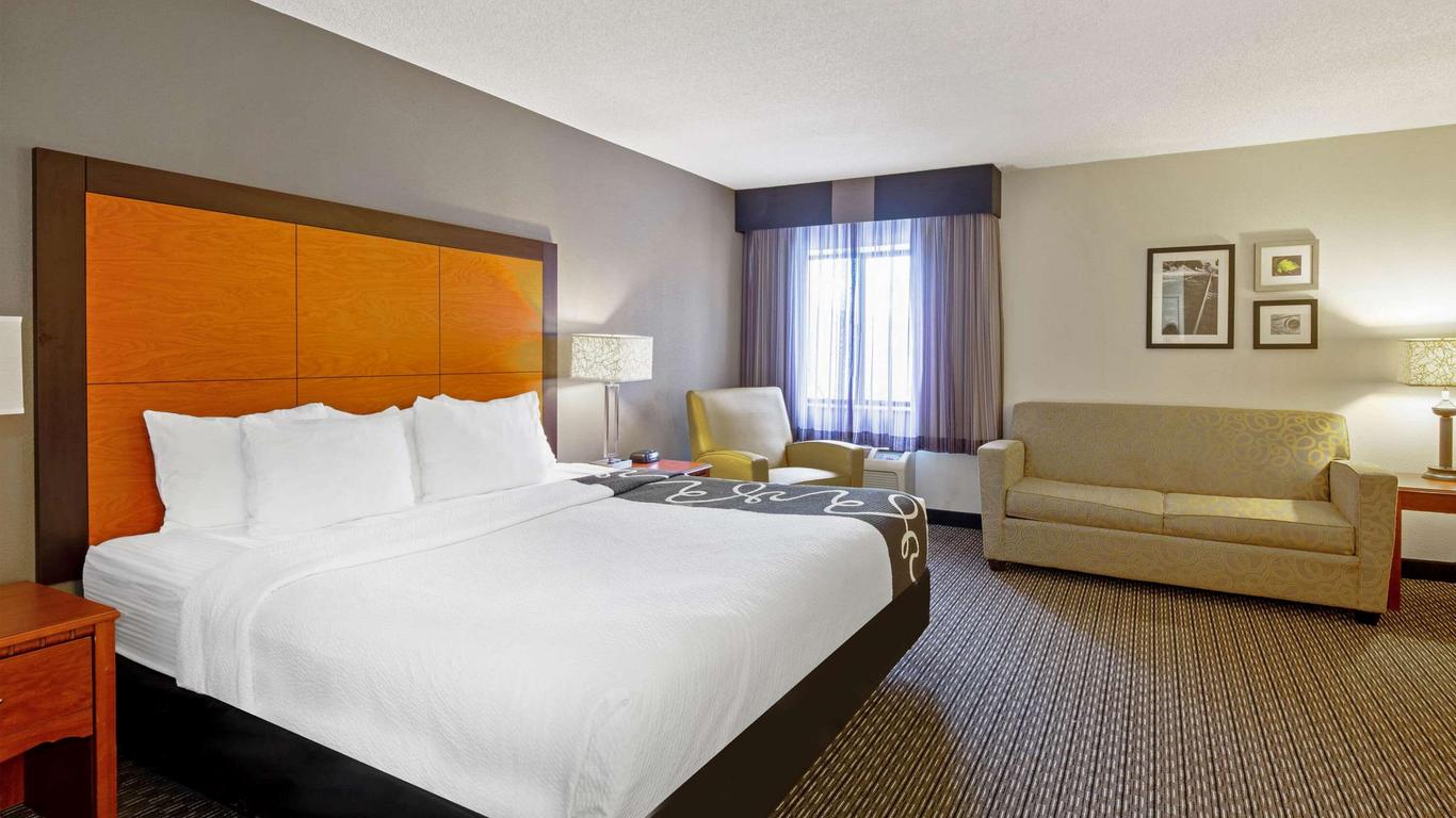 La Quinta Inn & Suites by Wyndham Harrisburg Airport Hershey