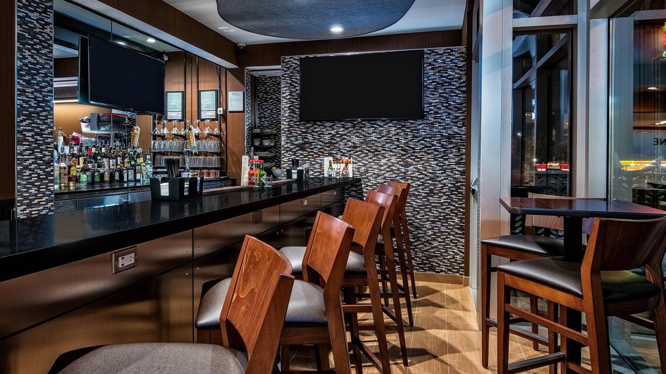 Fairfield Inn & Suites by Marriott Van Canton Area