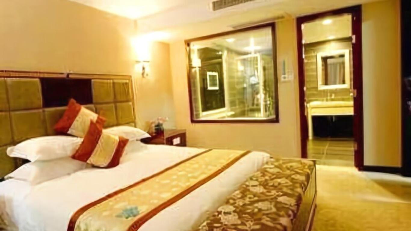 Paramount Hotel
