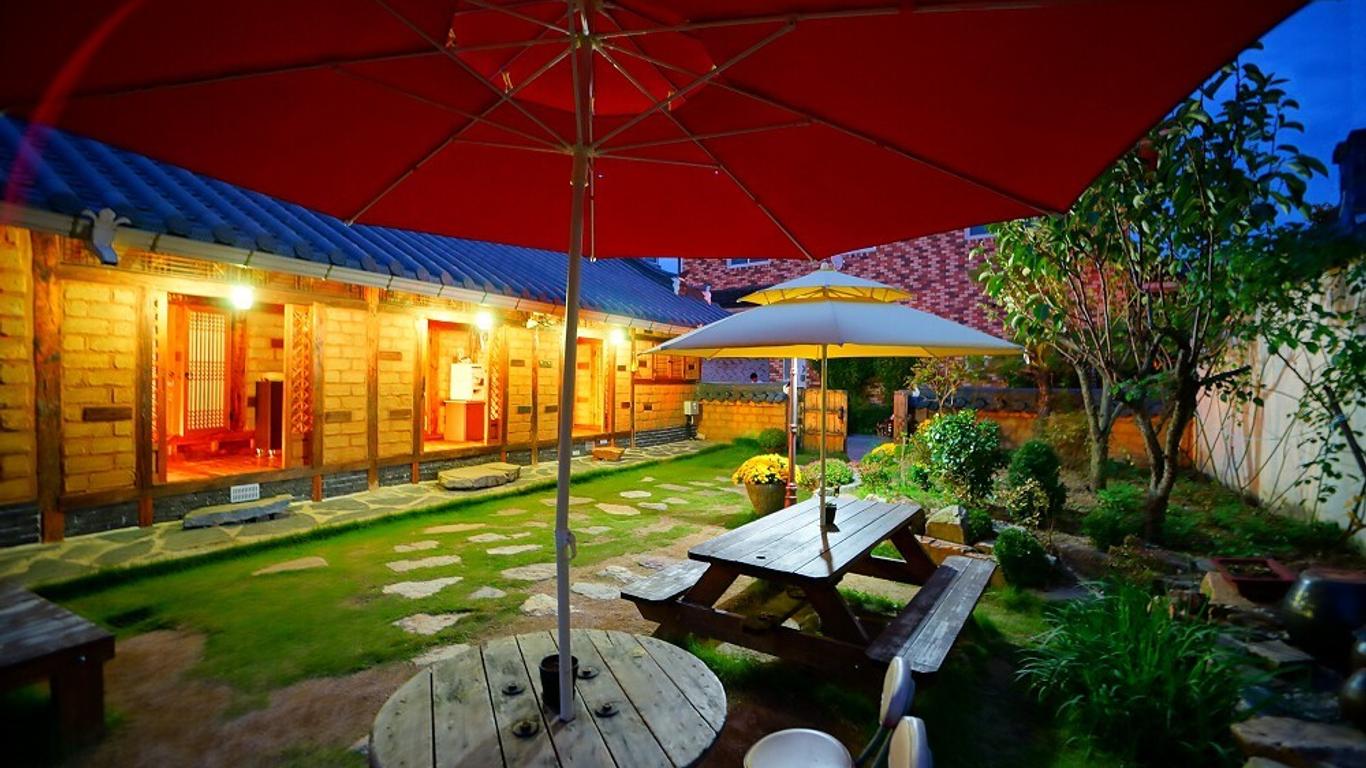 Jeonju Hanok Maeul Damso