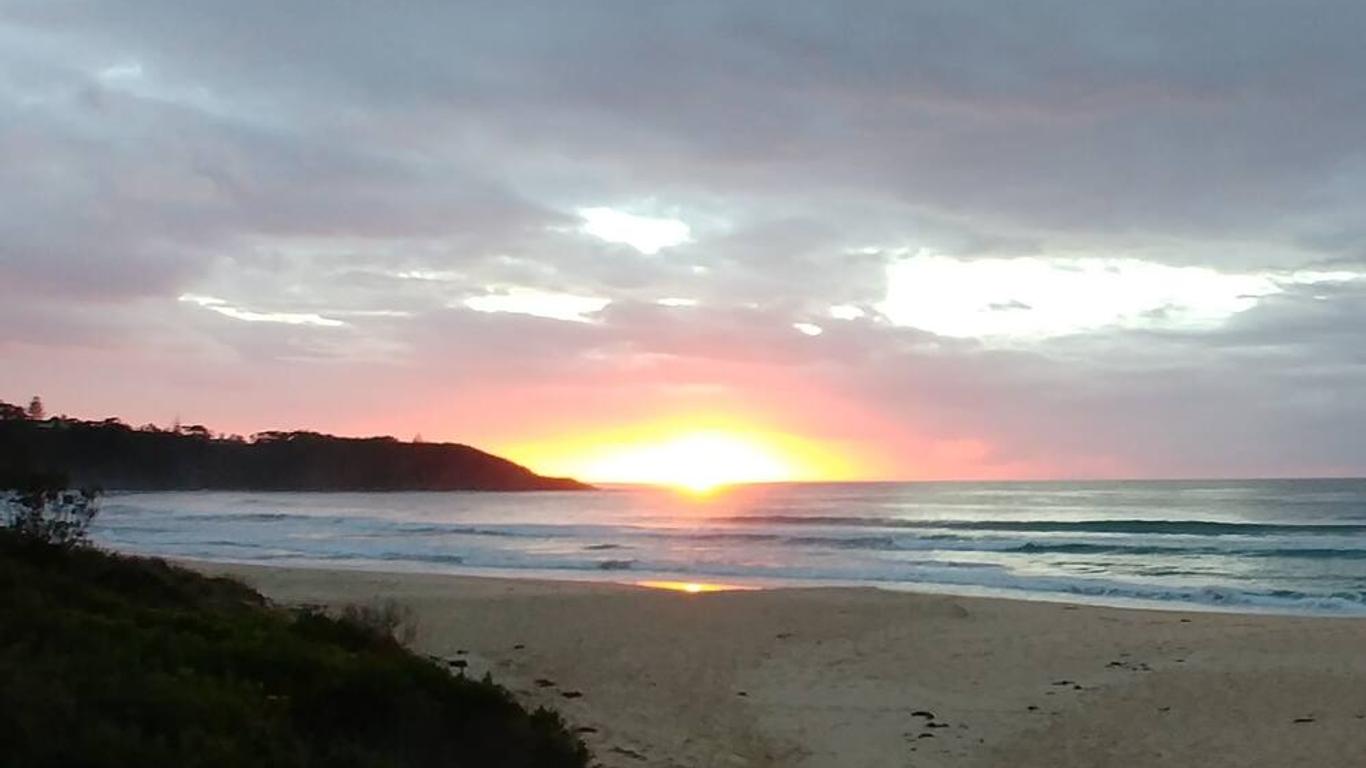 Mollymook Ocean View Motel Reward Long Stays - Over 18's Only