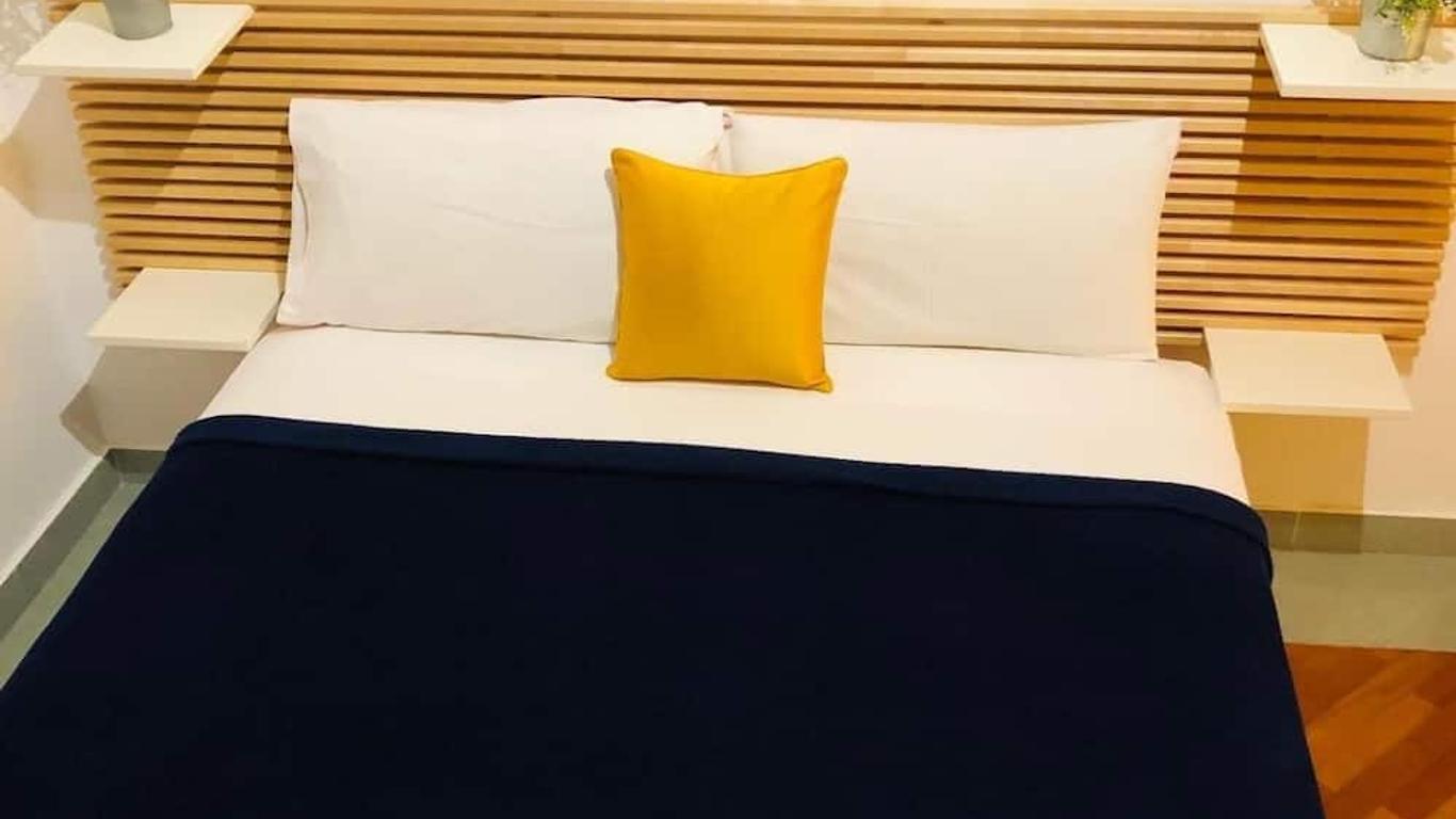 Santa Maria La Nova 21 B&B