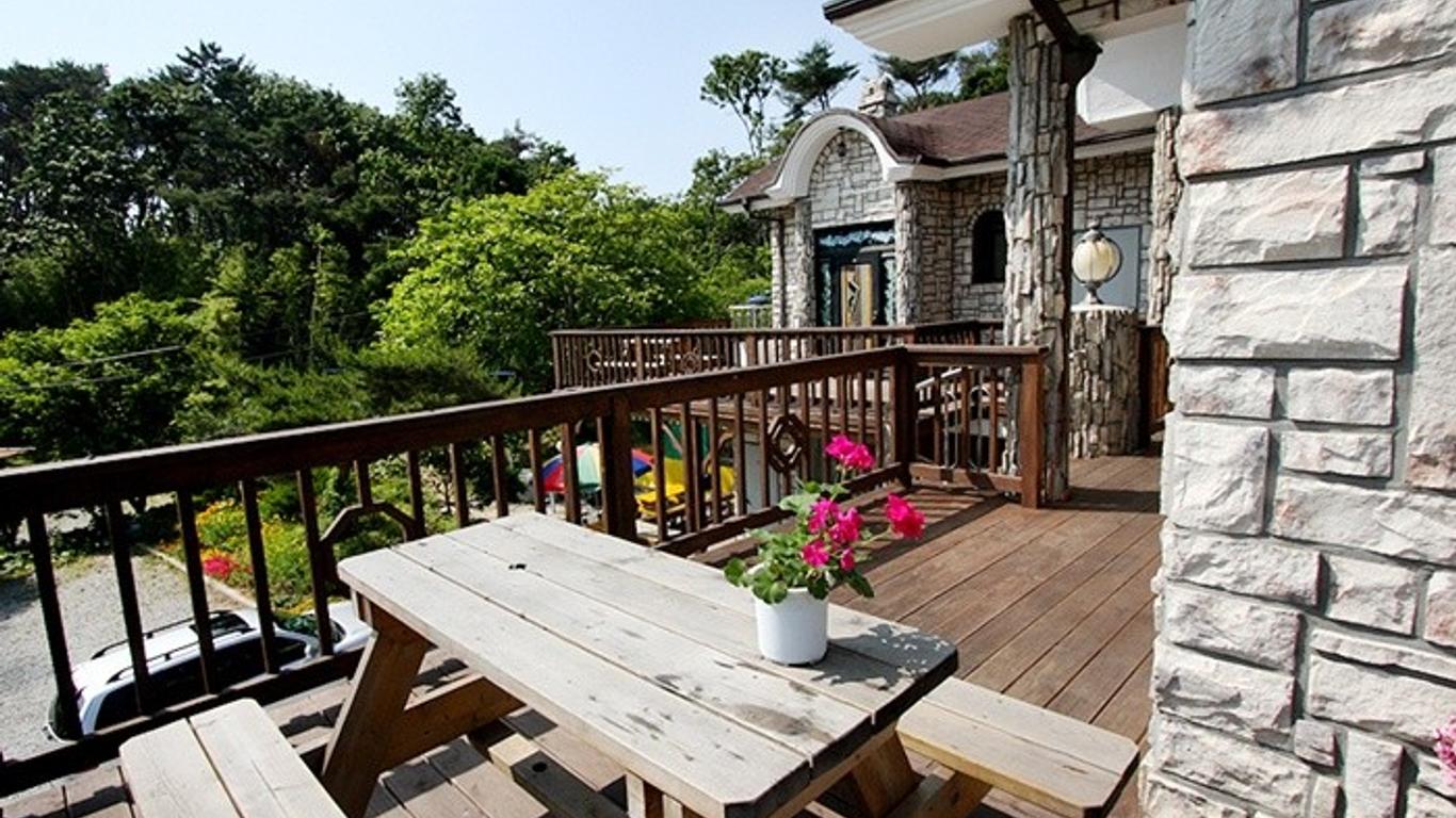 Taean (Anmyeondo) Rosemary Pension