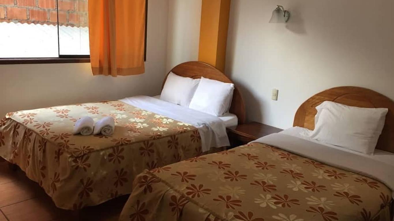 Hostal Bromelias Inn