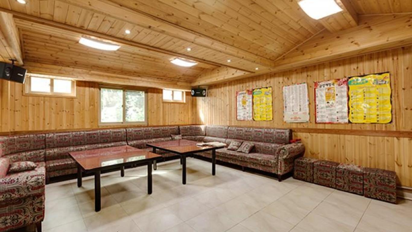 Gimhae Solhyang Pension