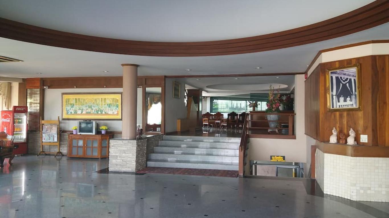 Grand Leo Hotel