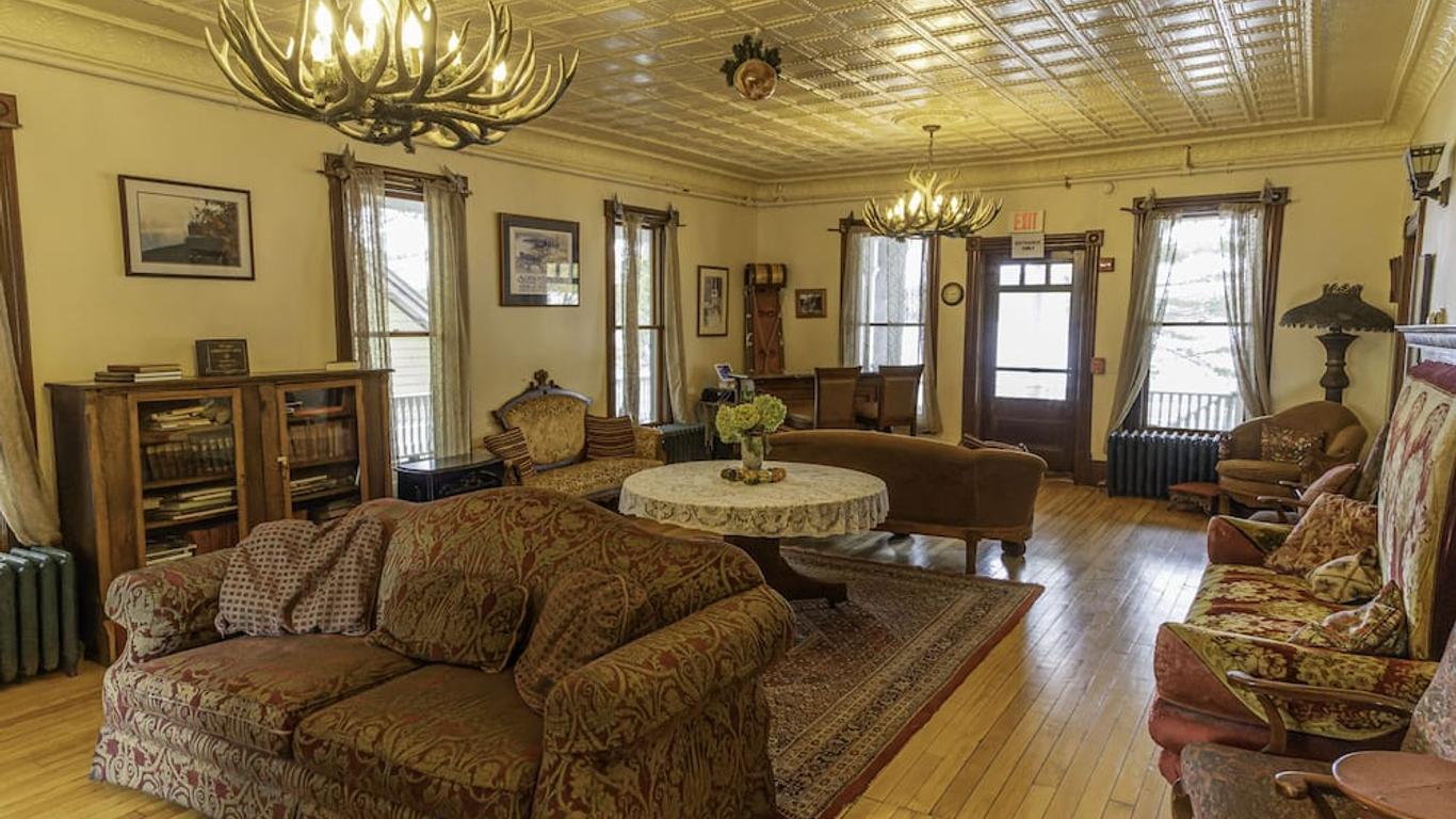 The Woods Inn