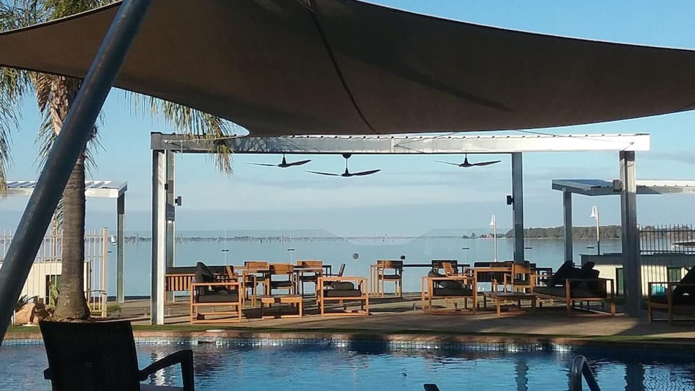 Lake Edge Resort
