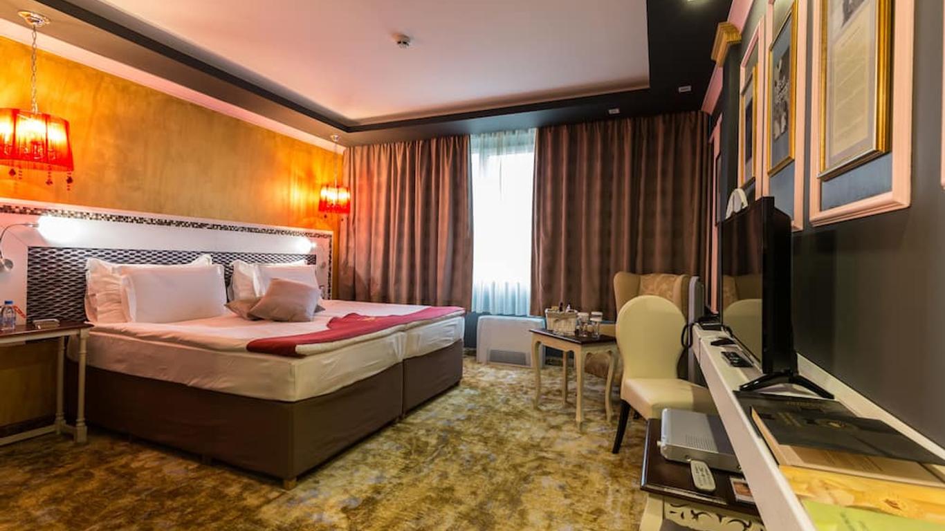 Diplomat Plaza Hotel & Resort