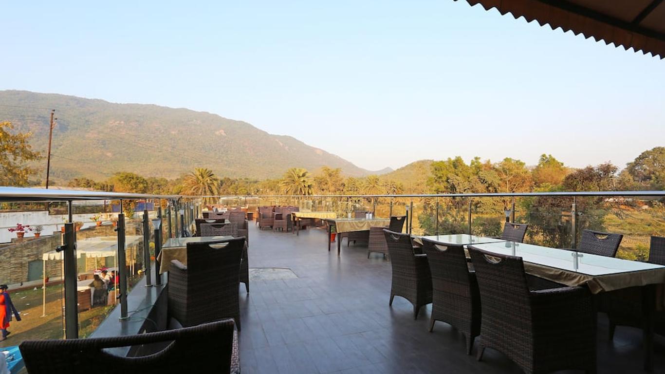 OYO 6315 Golden Leaf Resort