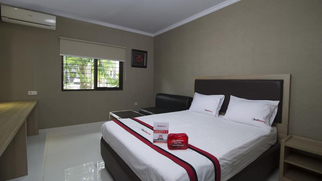 RedDoorz @ Taman Simpruk Cikarang