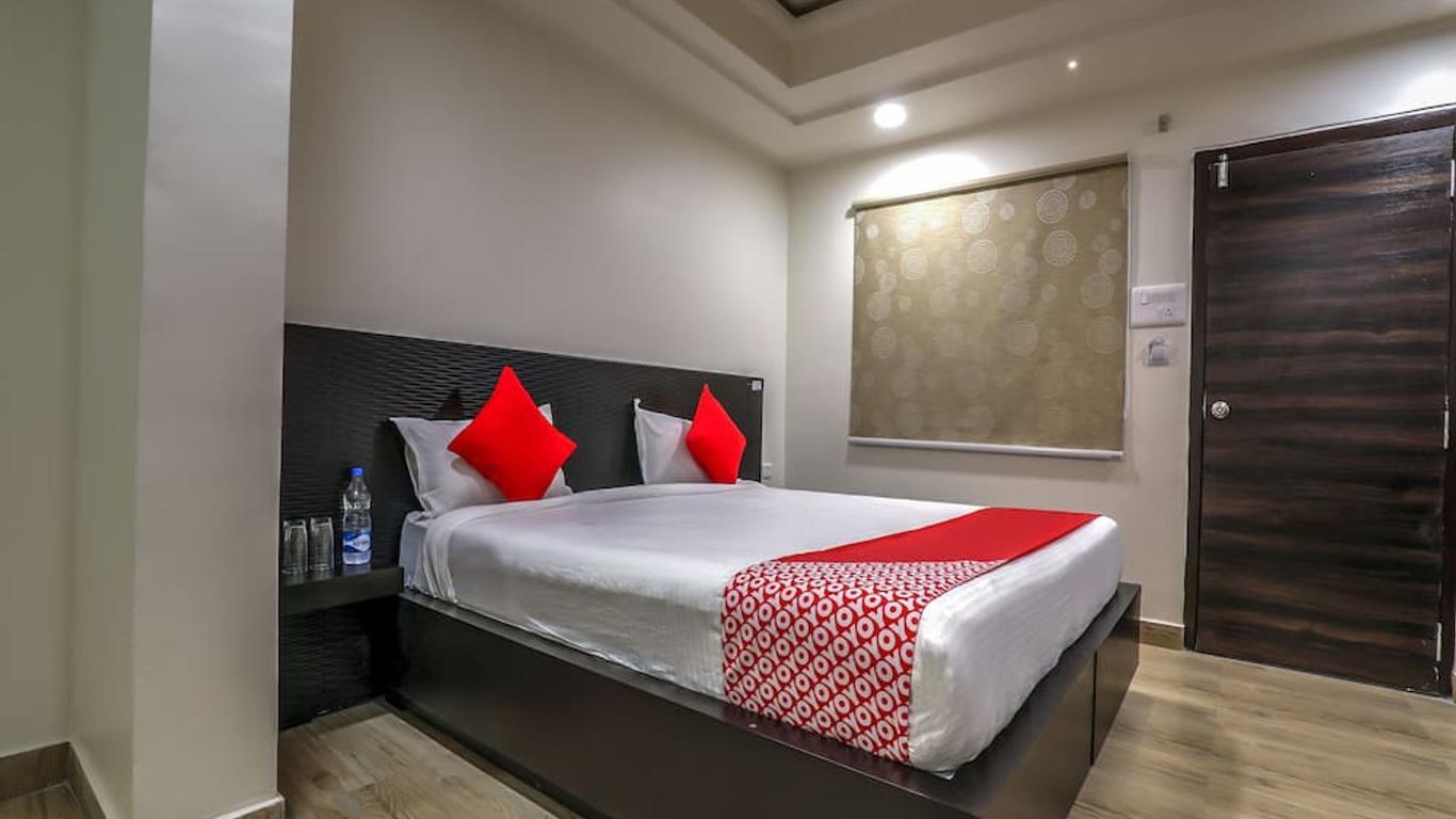 OYO 14859 Akshara Grand