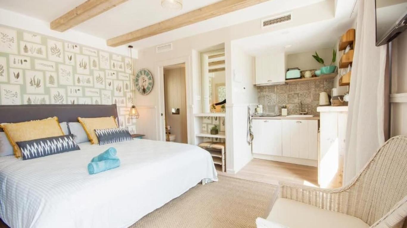The Beach House Studios & Suites