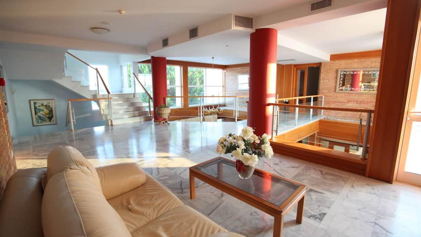 Iria Beach Hotel