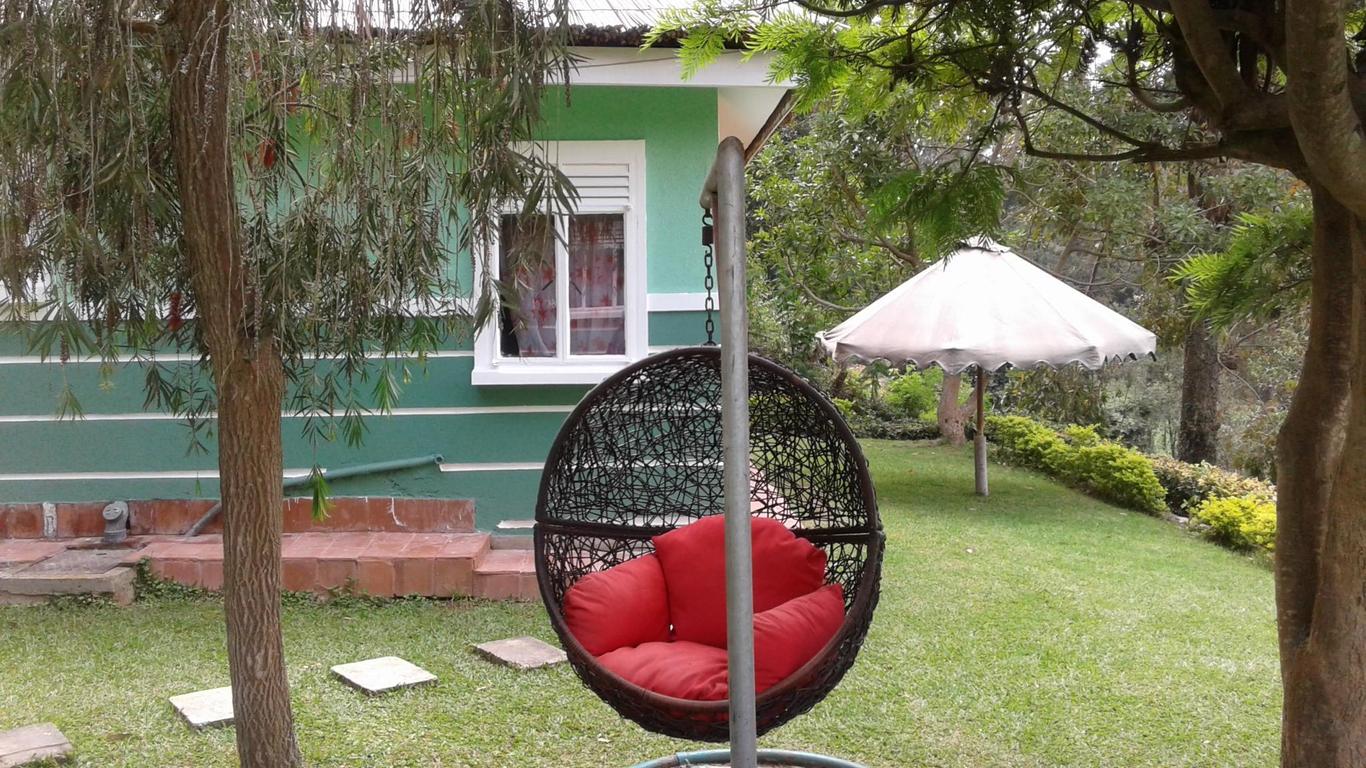 Bunyonyi Safaris Resort
