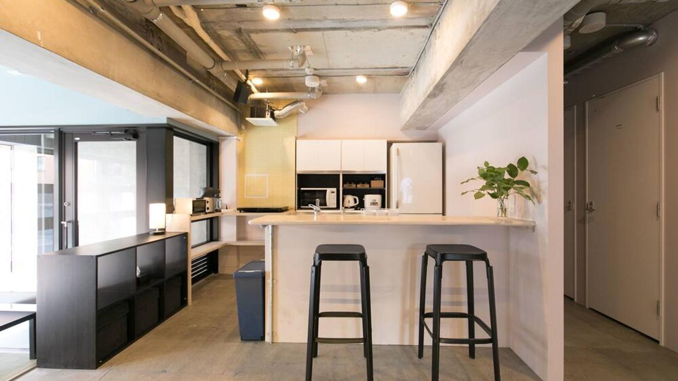 Hostel Den