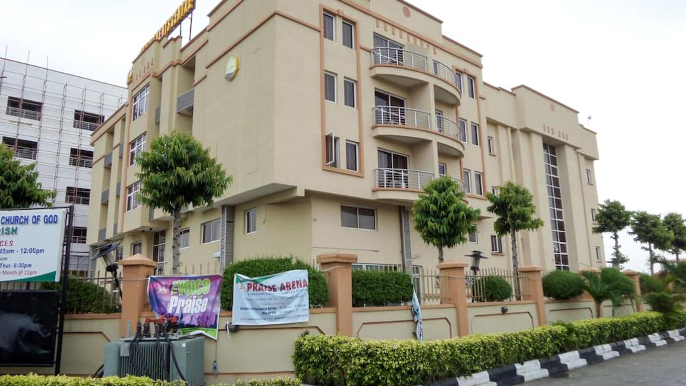 Le Real Hotel