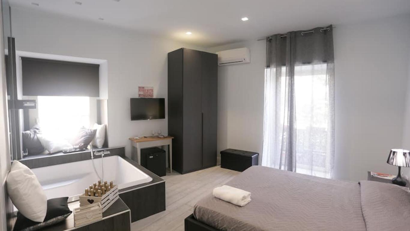 Esposito Plaza- Rooms & Suite