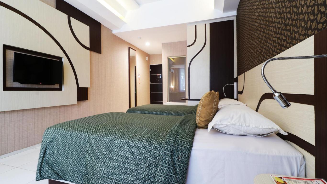 Dewarna Hotel and Convention Bojonegoro