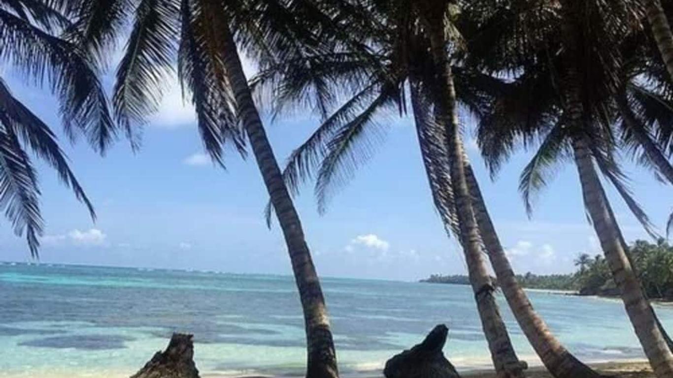 Las Palmeras OceanView Hotel and Dive Center