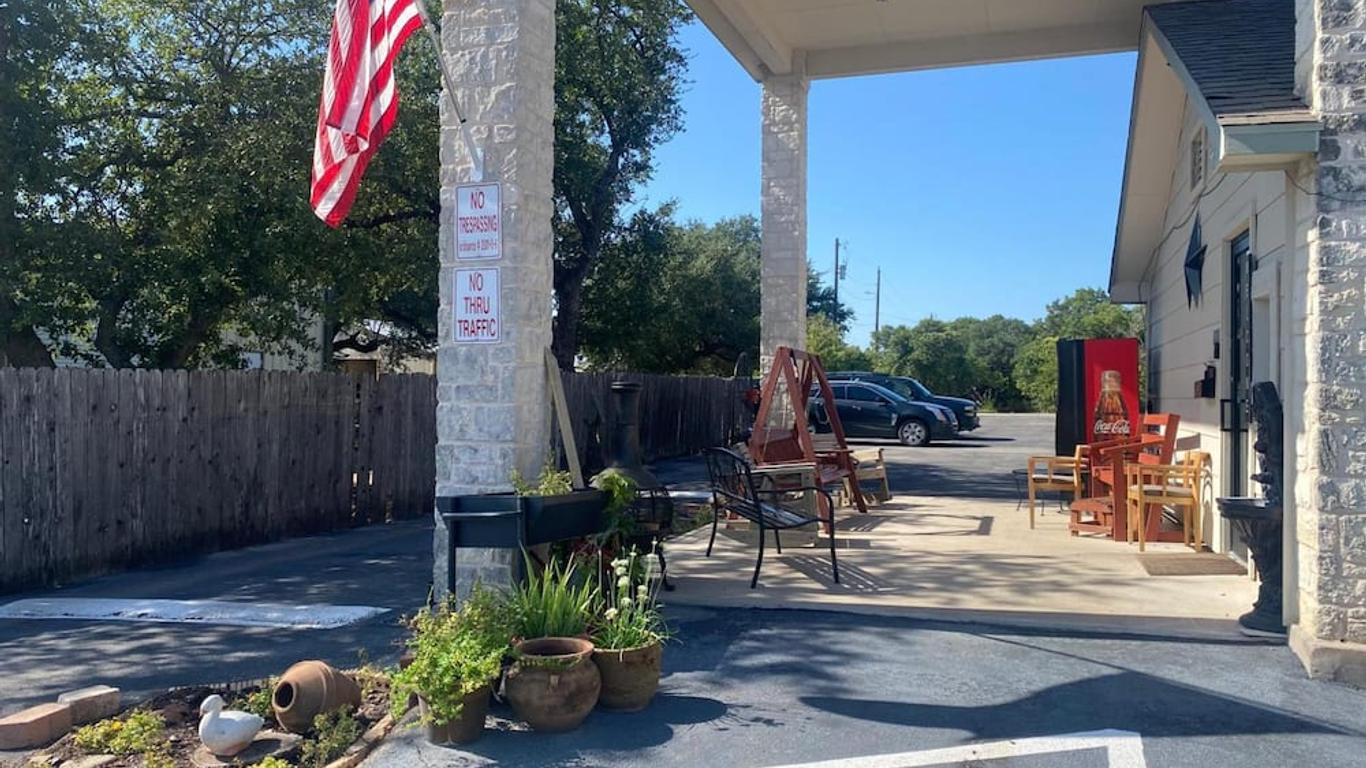Cedar Creek Inn
