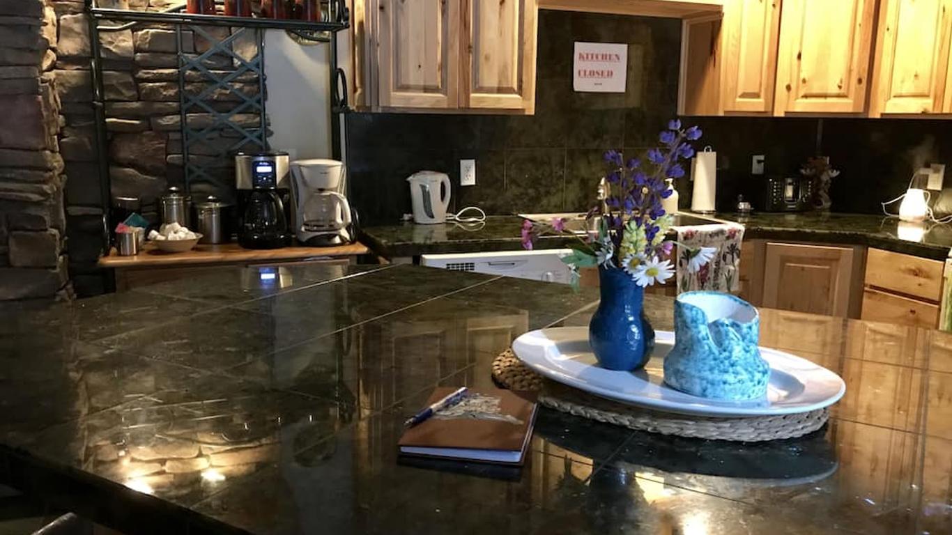 Twin Peaks Lodge And RV Park