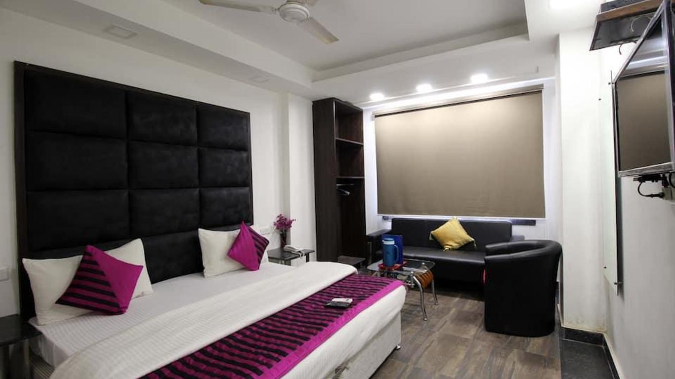 Hotel Saya Deluxe