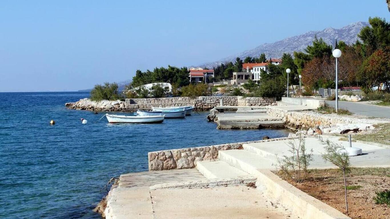 Apartments with a parking space Starigrad, Paklenica - 6585