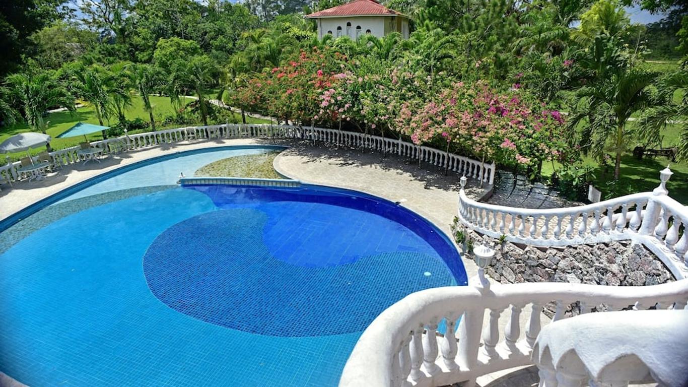 Banana Bank Lodge & Jungle Horseback Adventures