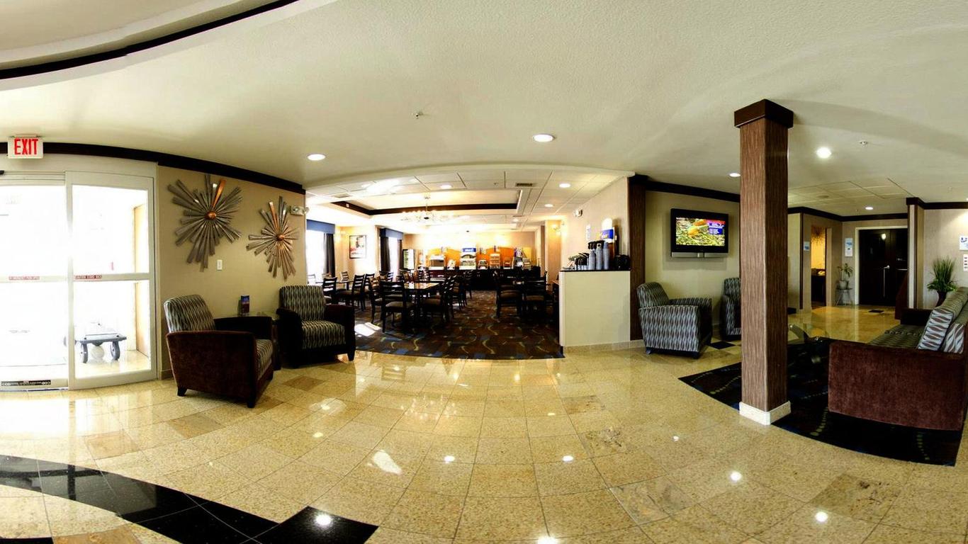 Holiday Inn Express & Suites Bastrop