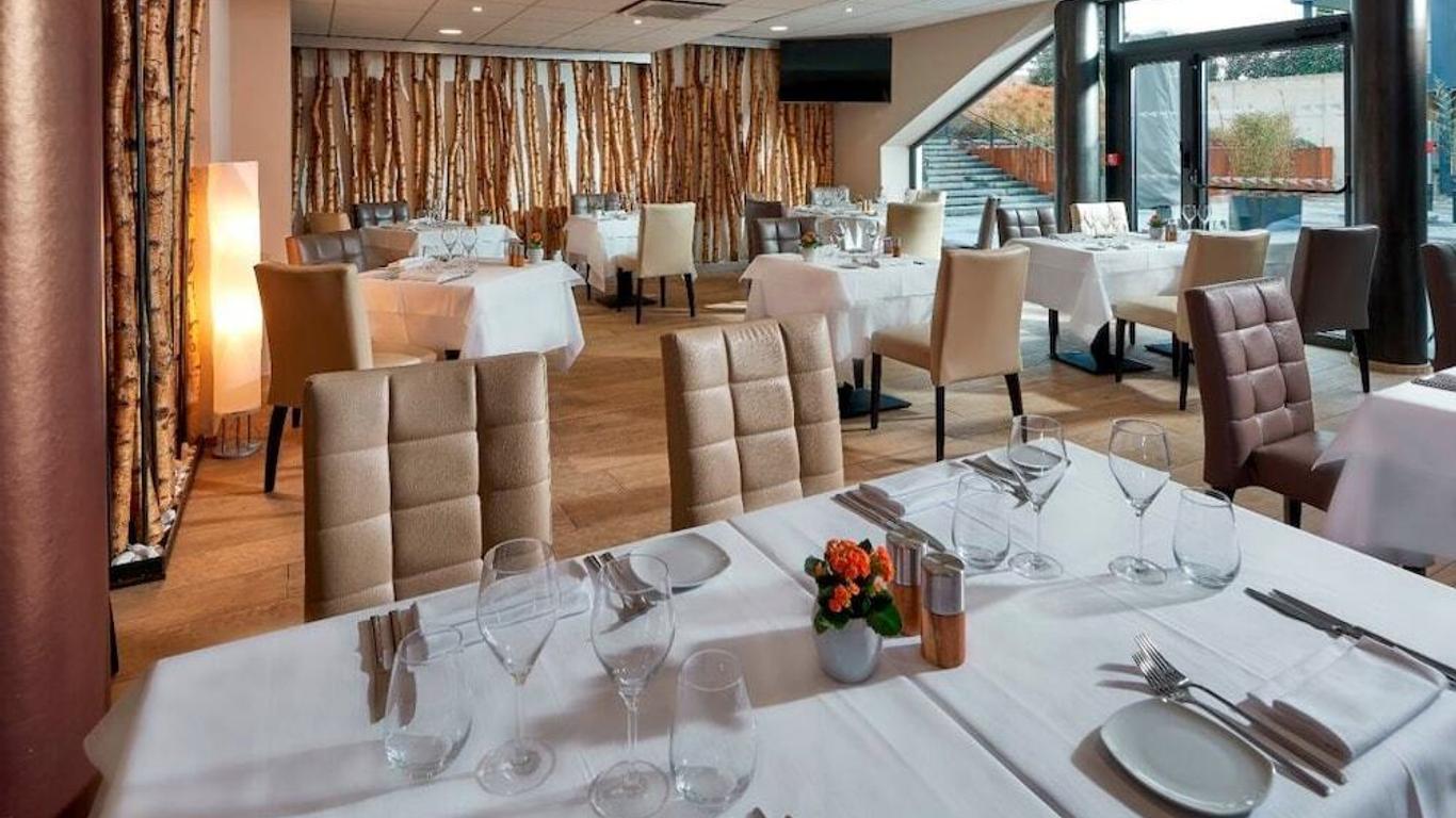 Airport Club Hotel