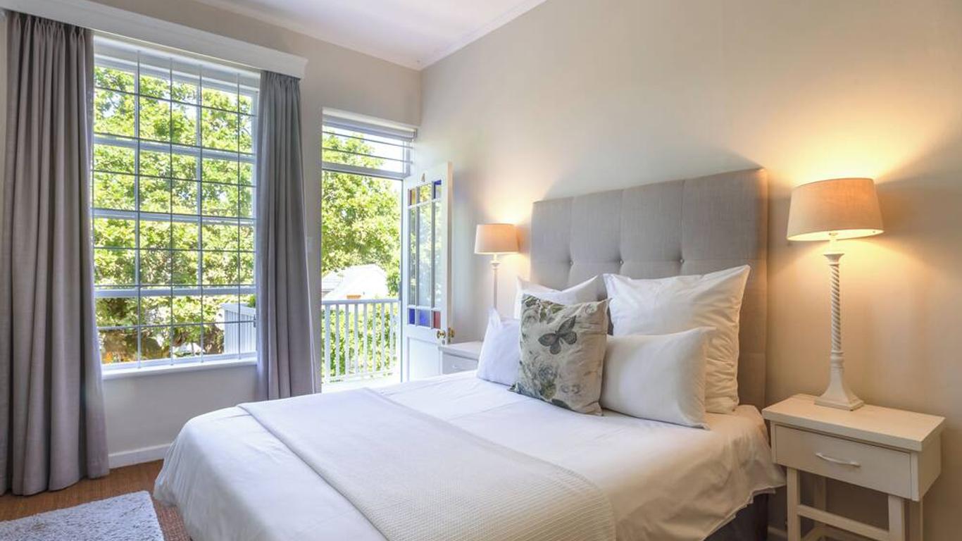 Sandown Lodge