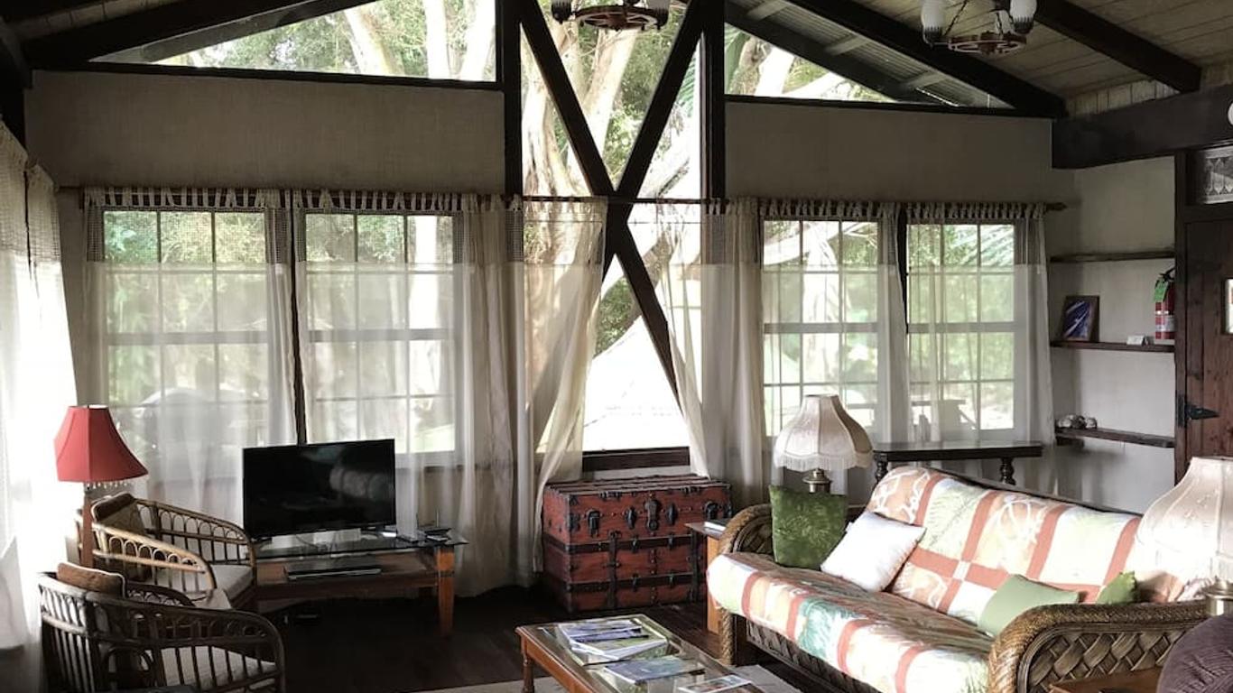 Hale Maluhia Country Inn