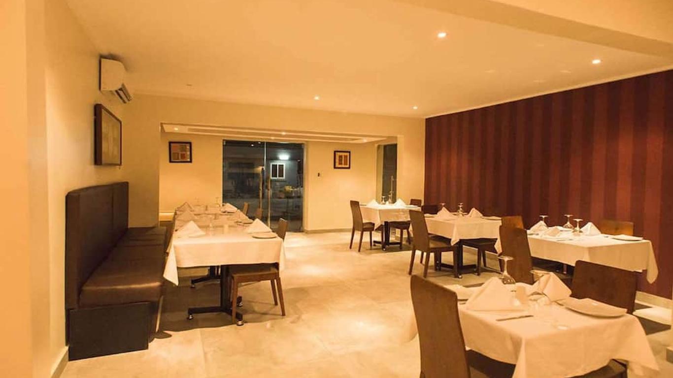 Earl Heights Suites Hotel