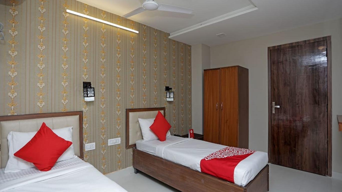 Oyo 13134 Grand Regency