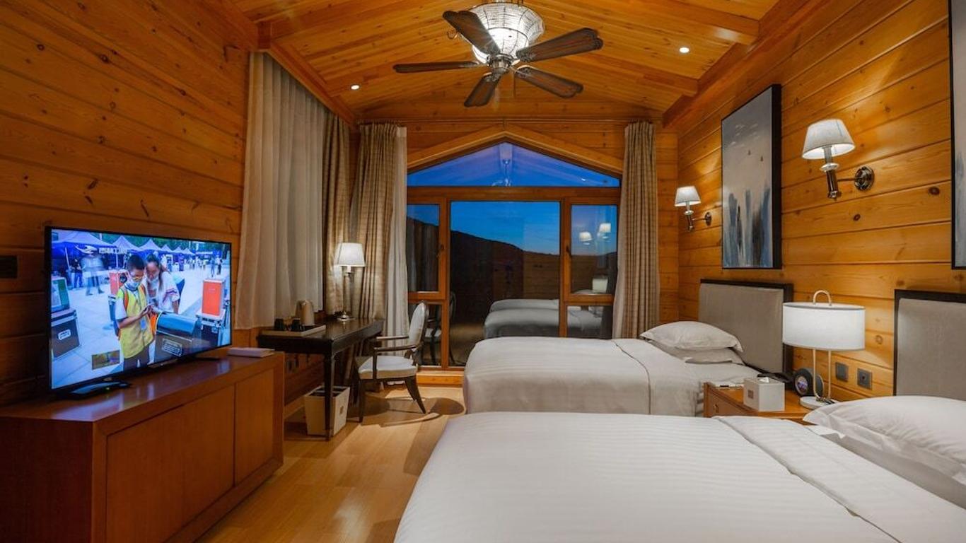 Changbaishan Luneng Resort Maplewood Chalet