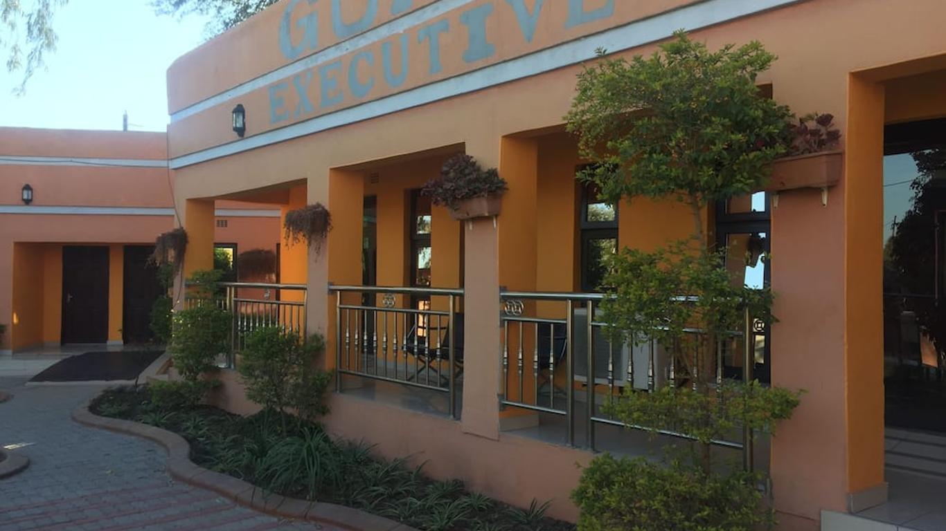 Gumare Executive Lodge