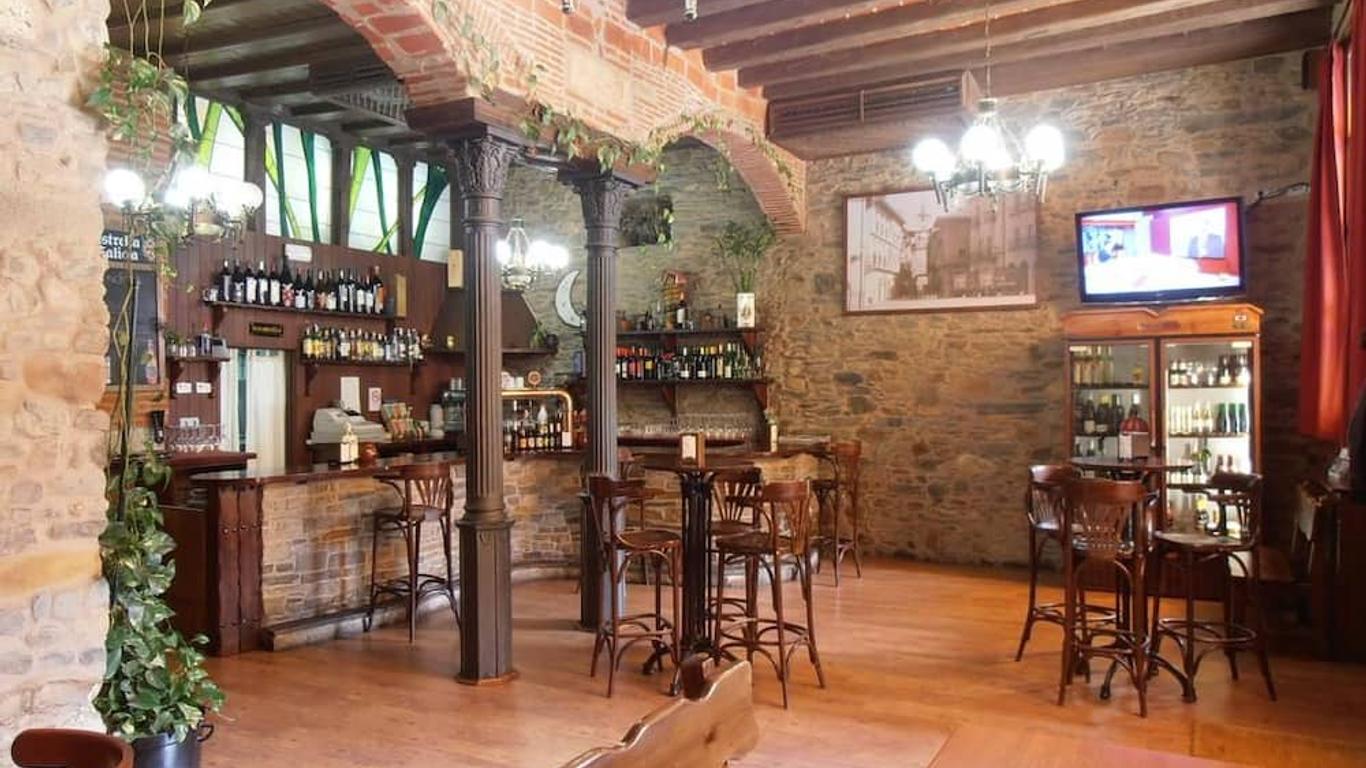 Hostal Virgen De La Encina