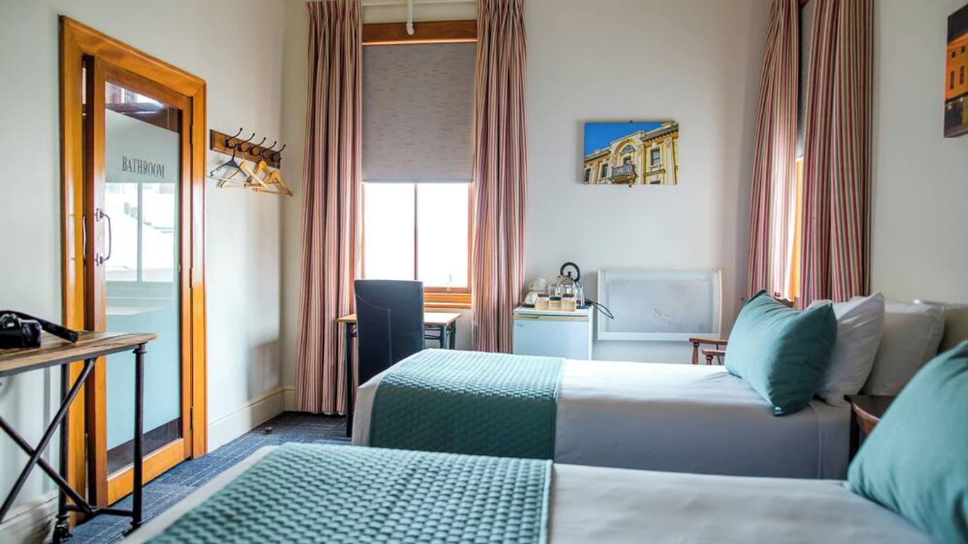 The Cambridge Hotel & Backpackers