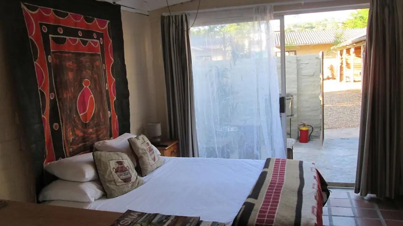 Inyathi Guest Lodge & Self Catering Chalets
