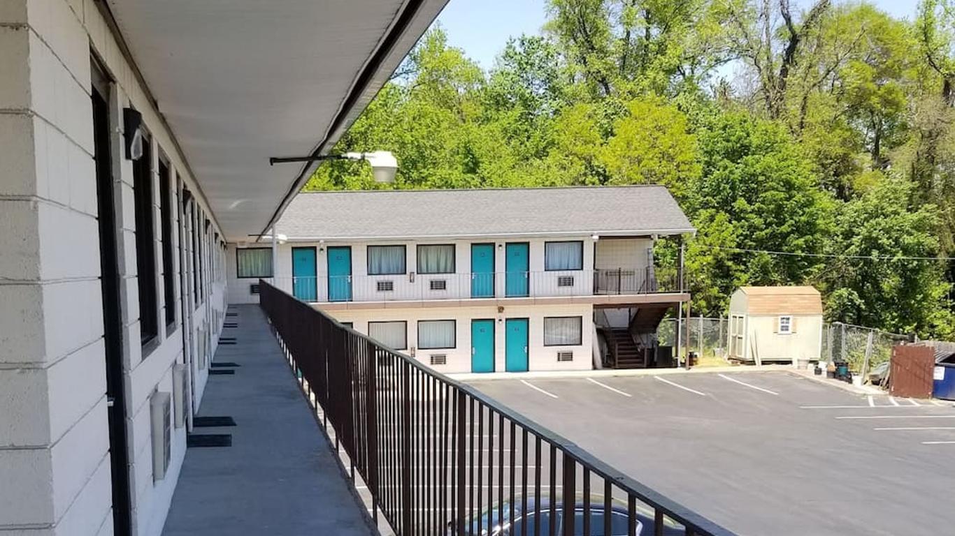 Turnpike Motel