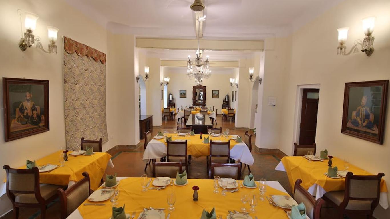 Roop Niwas Kothi, Near Mandawa